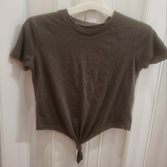 NWT Charcoal crop top with short sleeves and knot in front from On Fire size S. - Picture 1 of 5